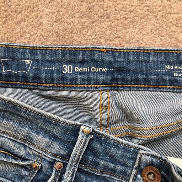 Boot Cut Levi Jeans - Picture 6 of 6